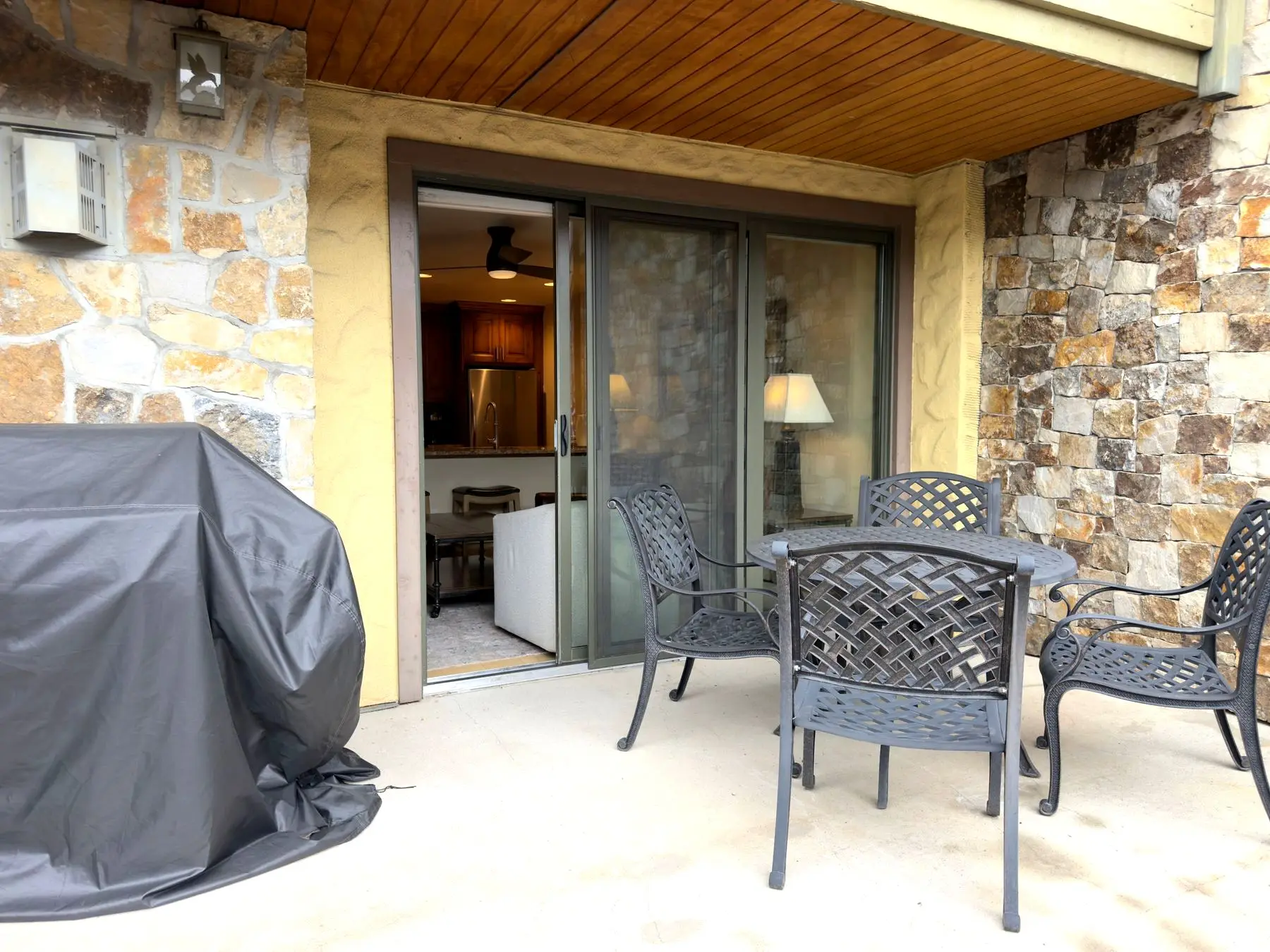 Terrace seating with direct access to the living area